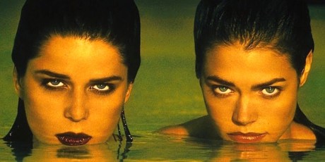 neve-campbell-suzie-toller-denise-richards-kelly-van-ryan-wild-things-pool-headshots
