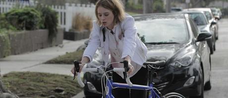 mackenzie-davis-izzy-gets-the-f-ck-across-town-1200x520